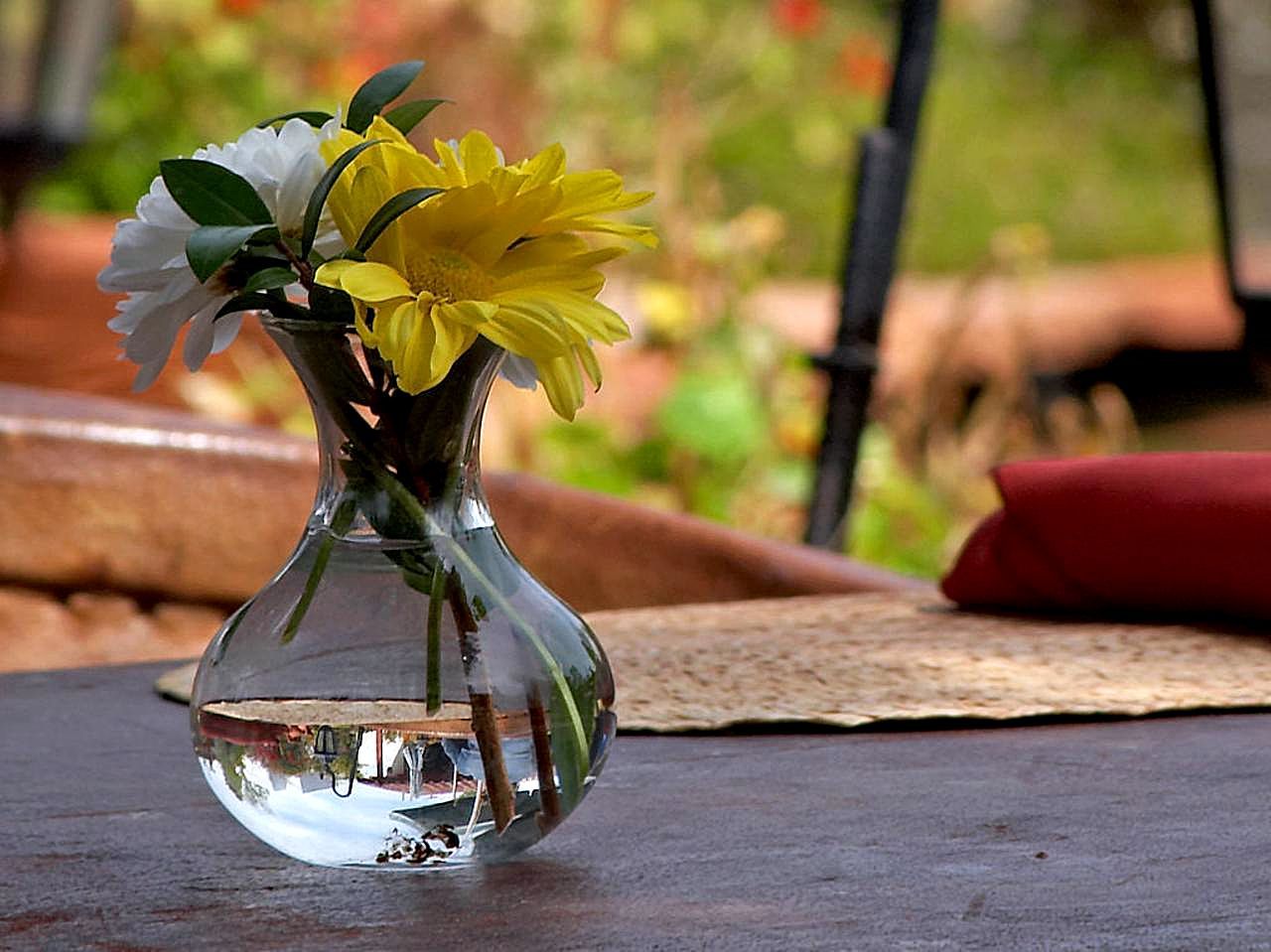 flowers-tables-vase